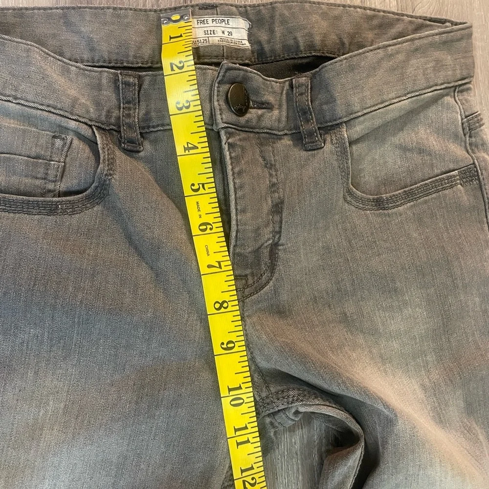 Free People Grey distressed color Skinny,Jeans,Size 29 - Picture 5 of 9